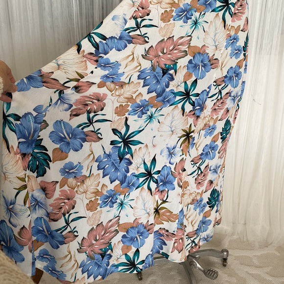 Aakaa Tropical Floral Print Flowy Halter Maxi Dress - Picture 3 of 13